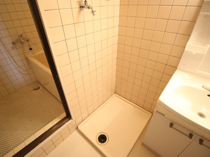 物件内観写真12　(洗濯機置場)