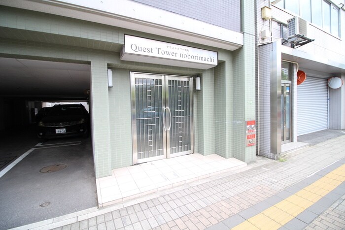 物件外観写真2　(エントランス部分)