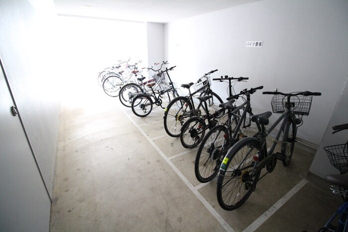 物件外観写真4　(駐輪場)