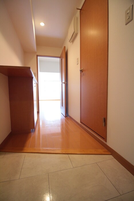 物件内観写真12　(玄関)