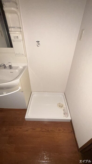 物件内観写真16　(洗濯機置場)