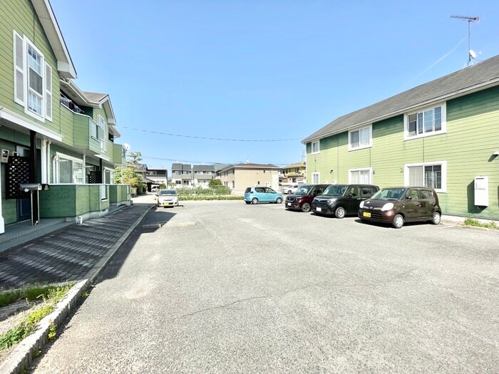 物件外観写真3　(駐車場)