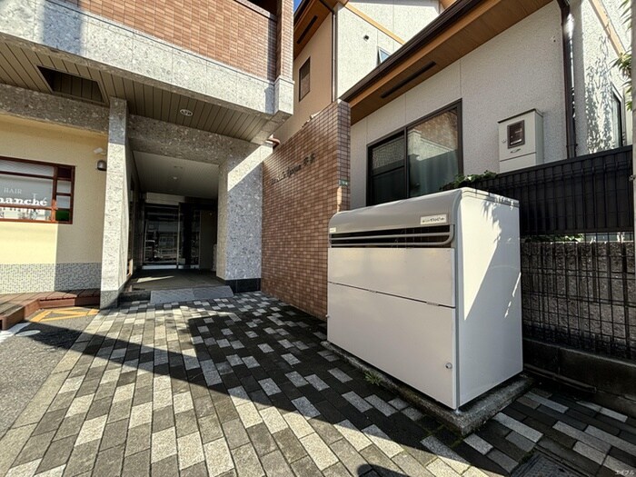 物件外観写真6　(エントランス部分)