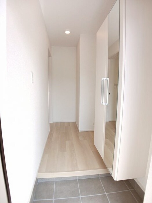 物件内観写真9　(玄関)