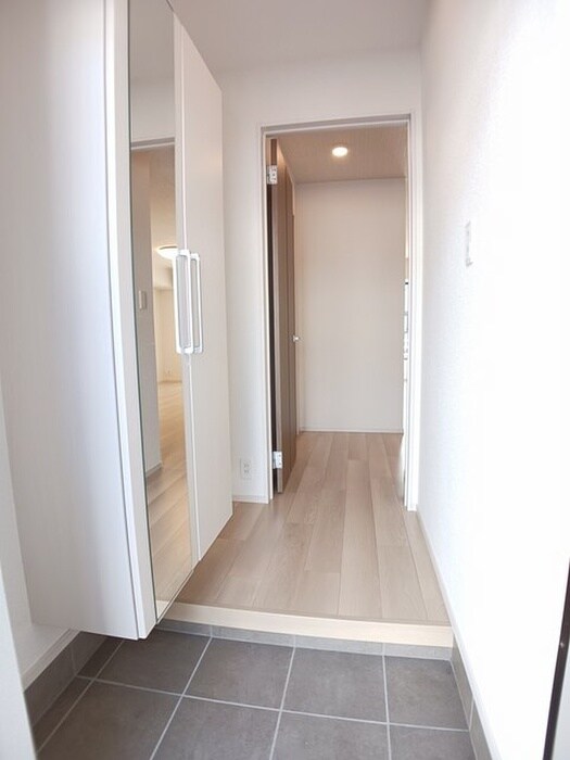 物件内観写真9　(玄関)