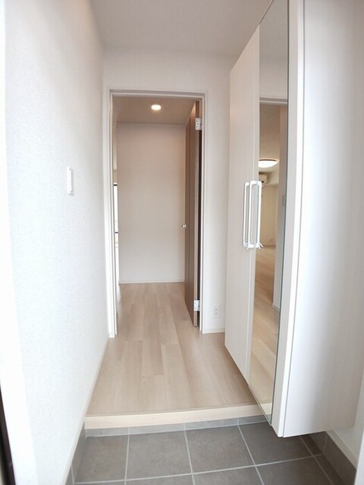 物件内観写真11　(玄関)