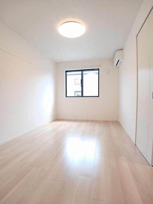 物件内観写真12　(室内からの展望)