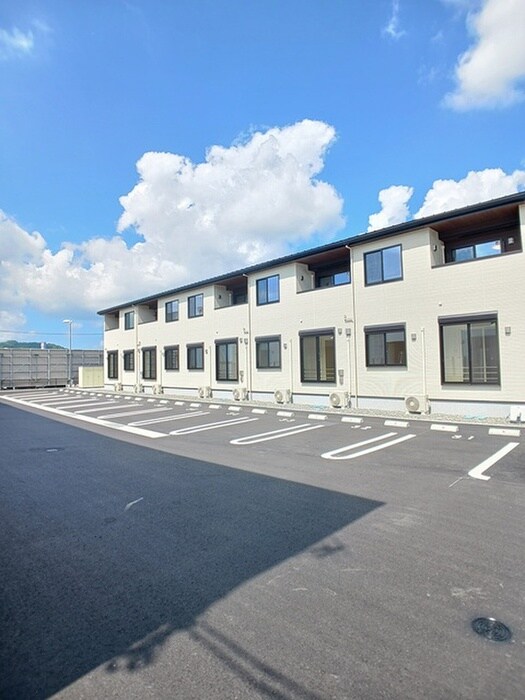 物件外観写真3　(駐車場)