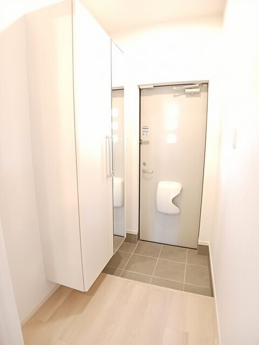 物件内観写真11　(玄関)