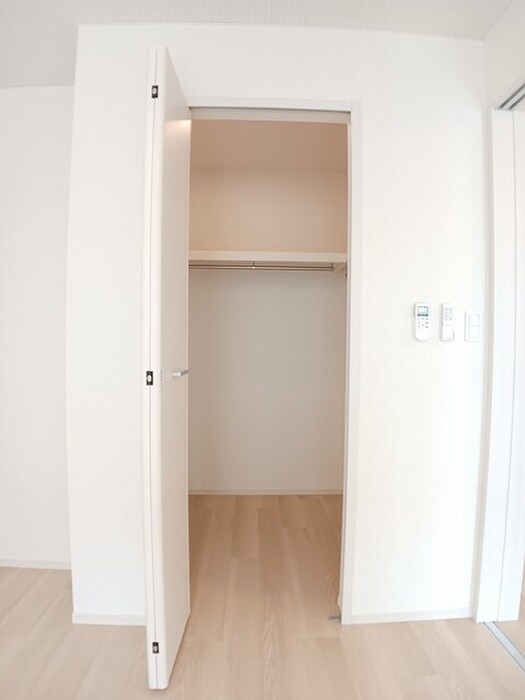 物件内観写真12　(収納)
