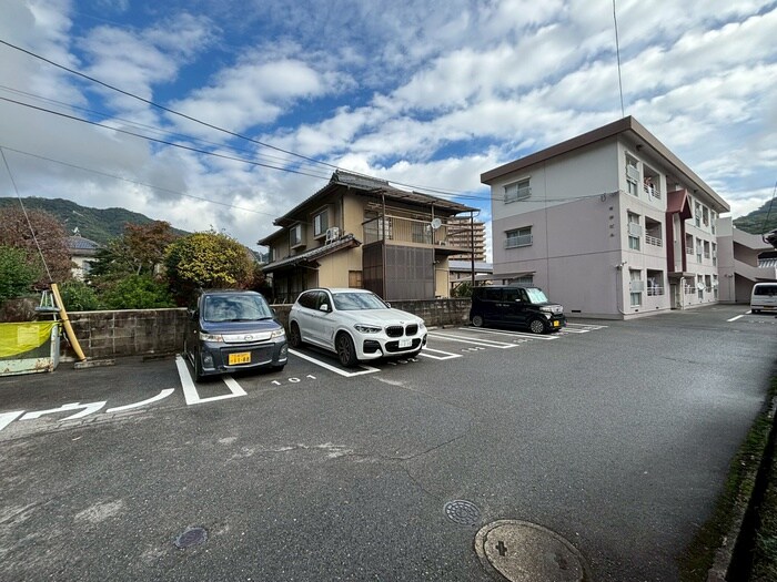 物件外観写真2　(駐車場)