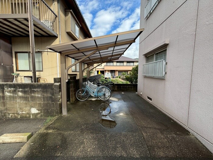 物件外観写真3　(駐輪場)