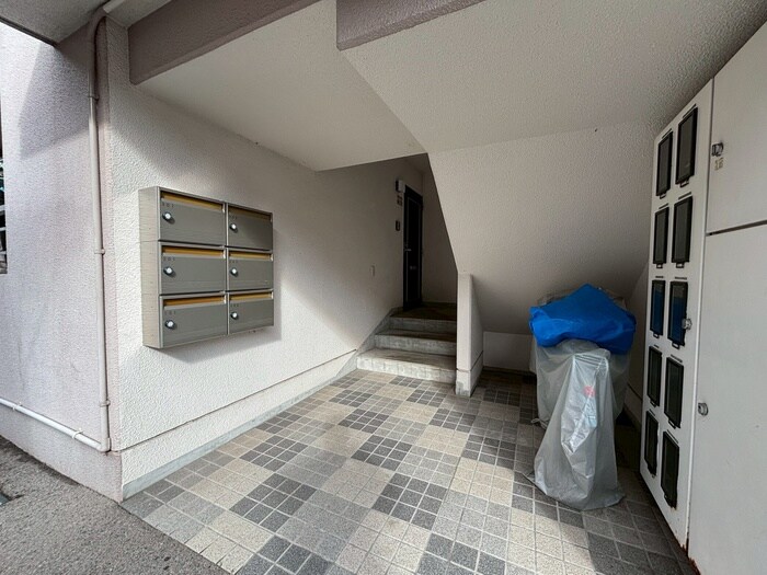 物件外観写真5　(エントランス部分)