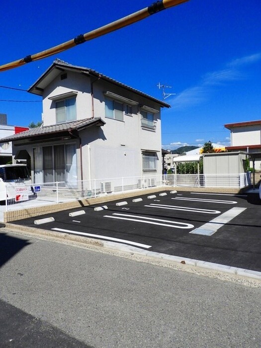 物件外観写真2　(駐車場)