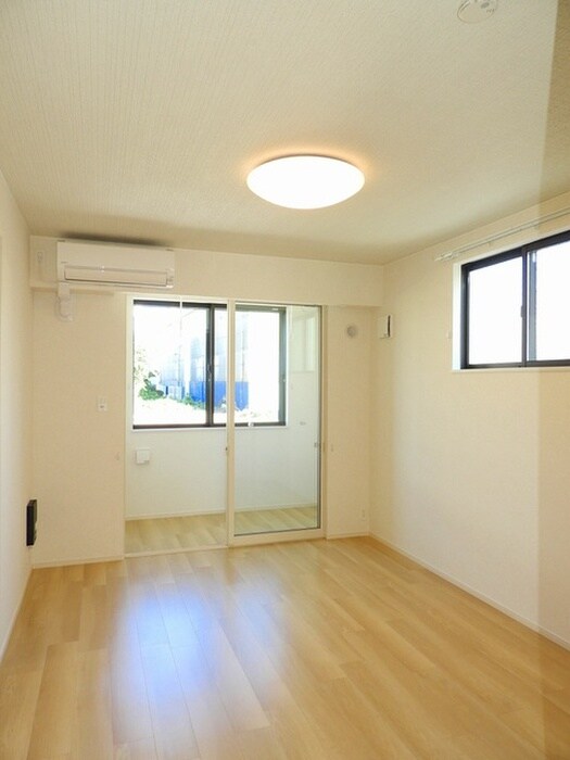 物件内観写真3　(居室)