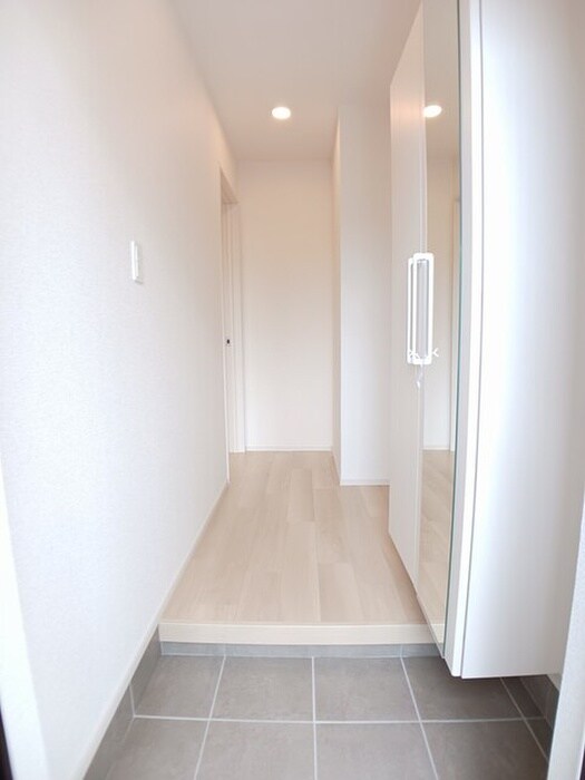 物件内観写真6　(玄関)