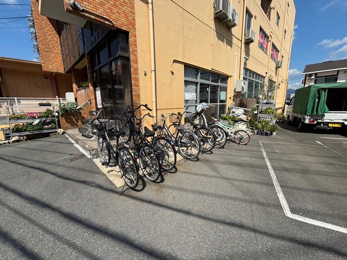 物件外観写真3　(駐輪場)