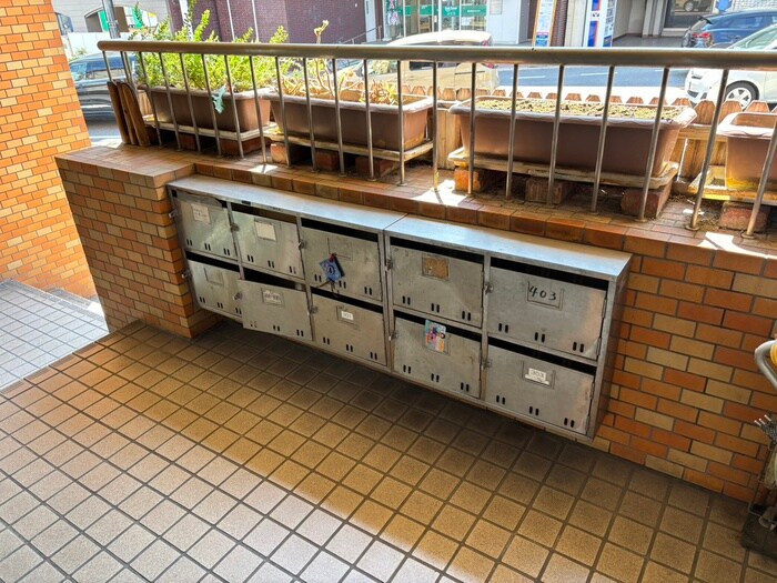 物件外観写真4　(エントランス部分)