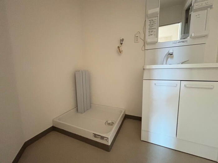 物件内観写真16　(洗濯機置場)