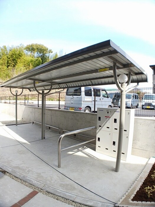 物件外観写真2　(駐輪場)