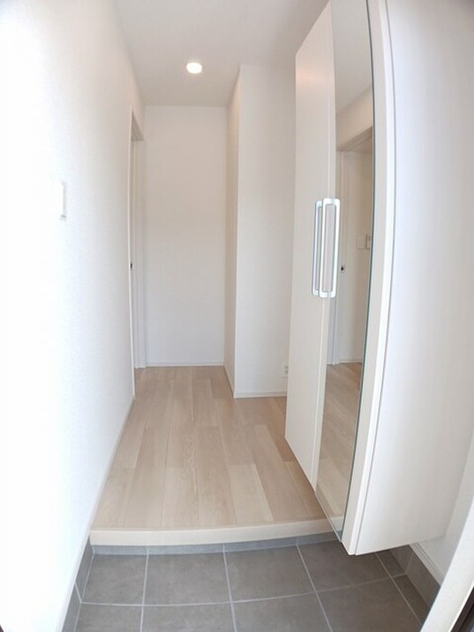 物件内観写真10　(玄関)