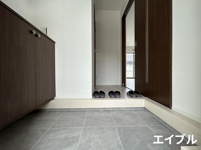 物件内観写真15　(玄関)