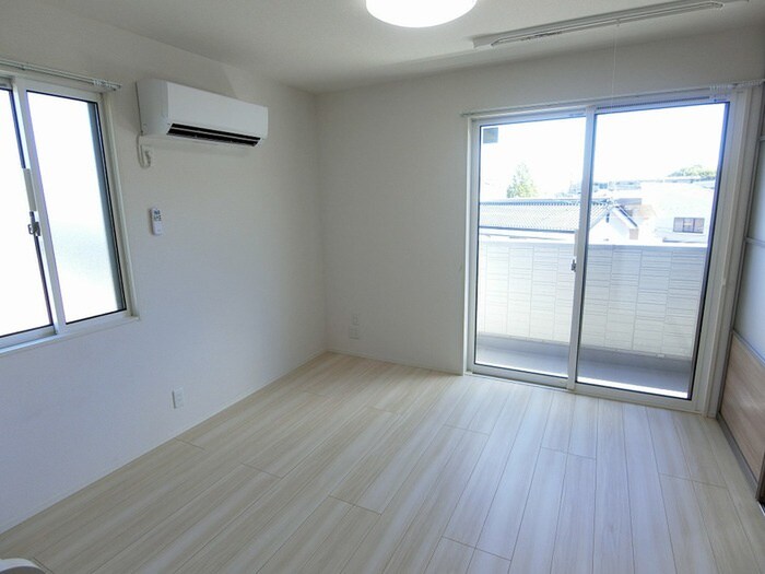 物件内観写真1　(居室)