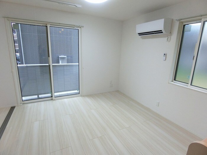 物件内観写真2　(居室)