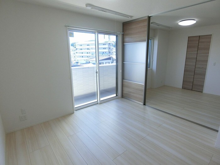 物件内観写真3　(居室)