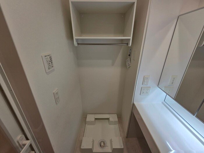 物件内観写真17　(洗濯機置場)