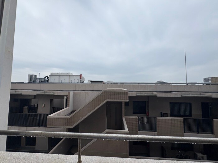 物件内観写真9　(室内からの展望)