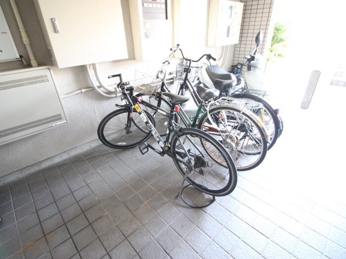 物件外観写真3　(駐輪場)