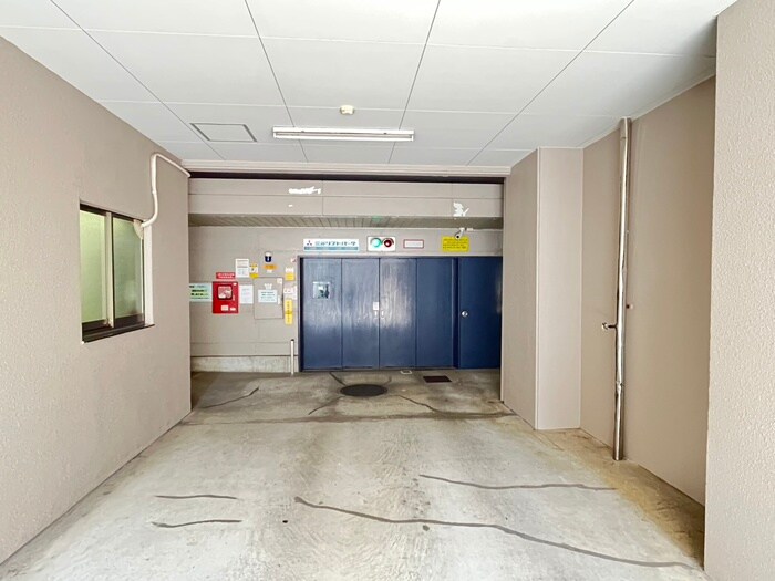 物件外観写真6　(駐車場)