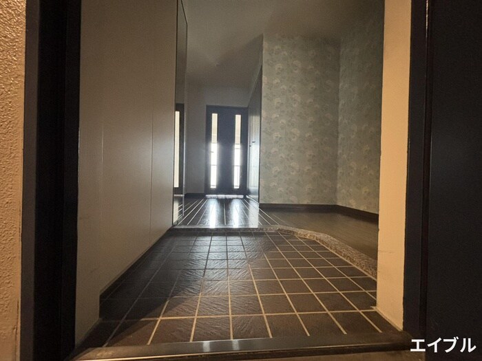 物件内観写真16　(玄関)