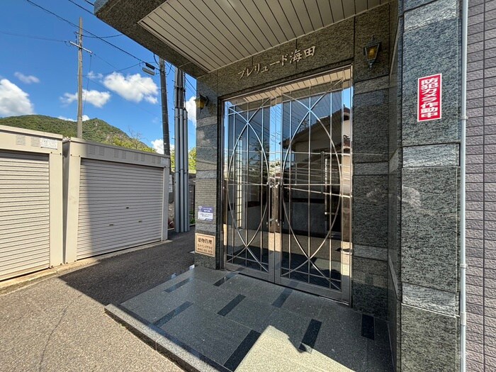 物件外観写真2　(エントランス部分)