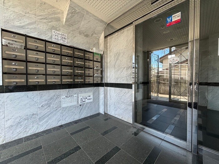 物件外観写真4　(エントランス部分)