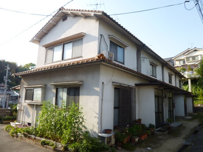 物件外観写真3　(エントランス部分)