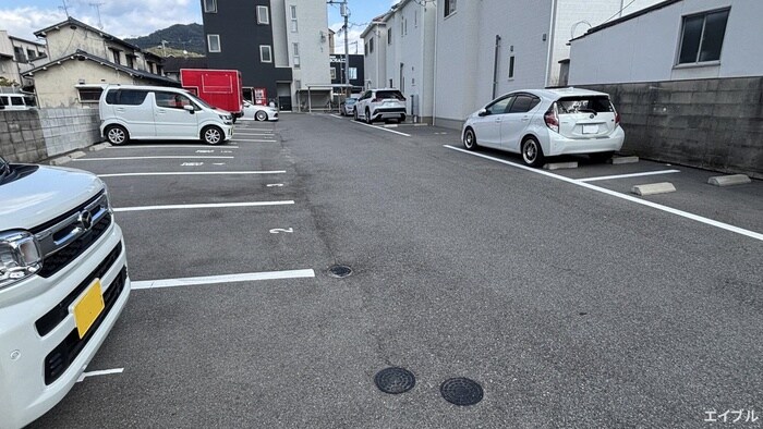 物件外観写真4　(駐車場)