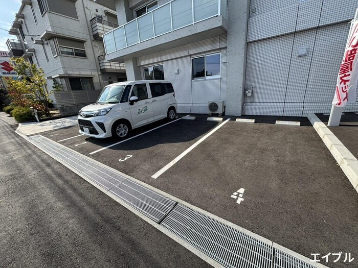 物件外観写真3　(駐車場)