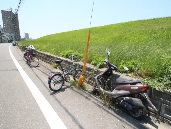 物件外観写真3　(駐輪場)