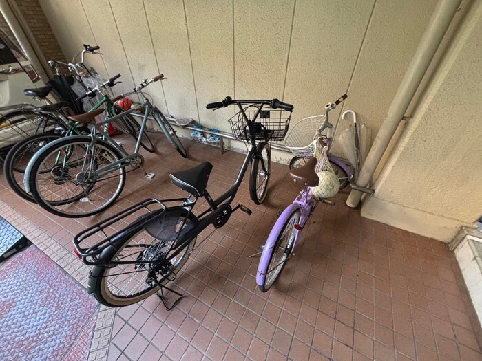 物件外観写真3　(駐輪場)