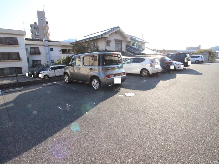 物件外観写真3　(駐車場)