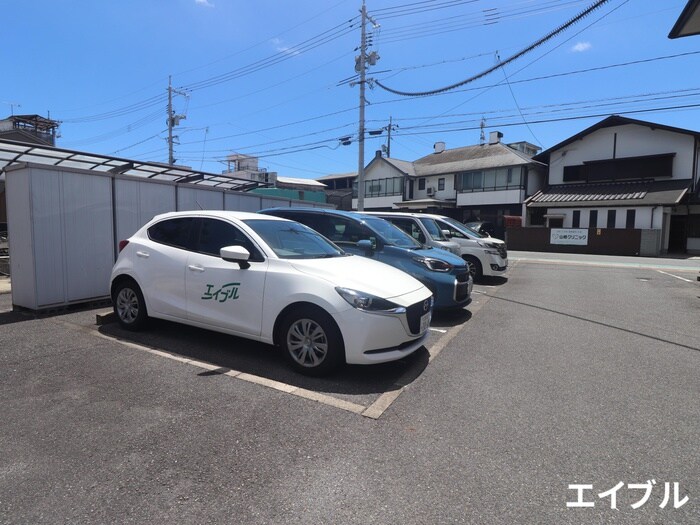 物件外観写真2　(駐車場)
