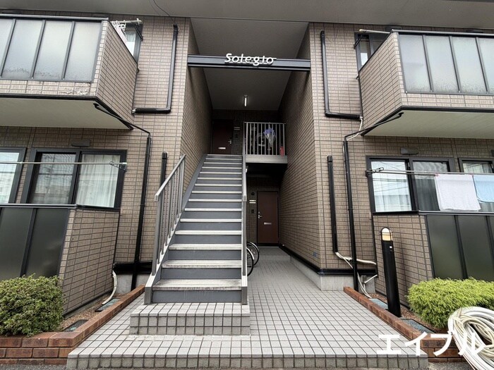 物件外観写真6　(エントランス部分)