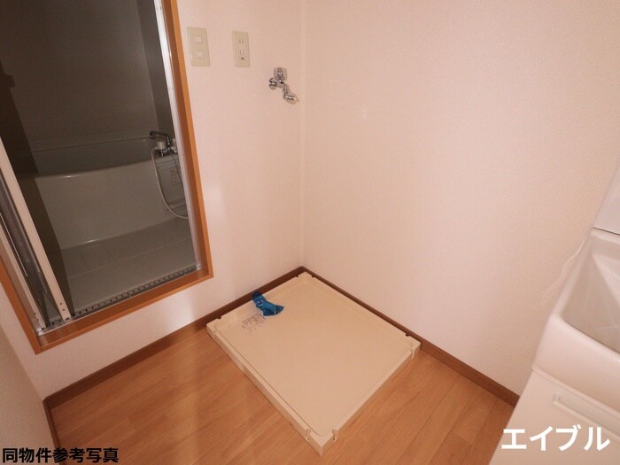 物件内観写真12　(洗濯機置場)