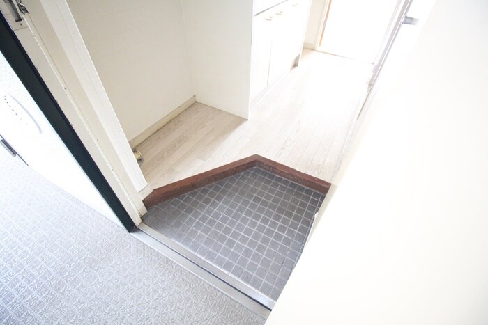 物件内観写真13　(玄関)