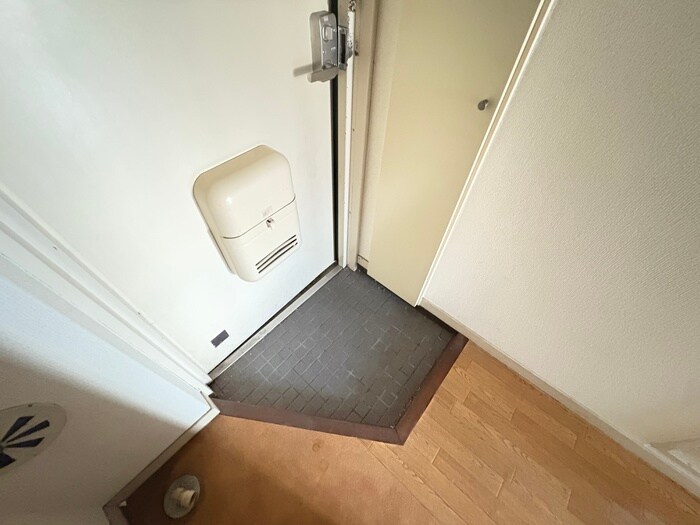 物件内観写真13　(玄関)