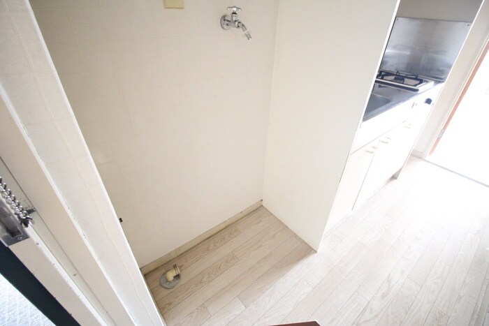 物件内観写真16　(洗濯機置場)