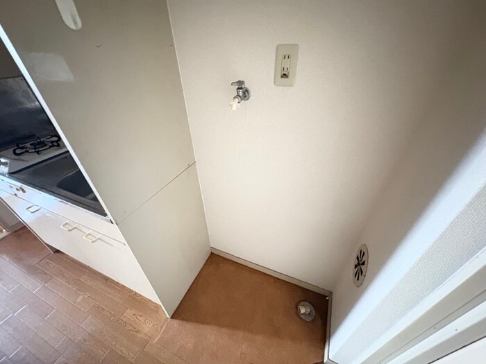 物件内観写真16　(洗濯機置場)