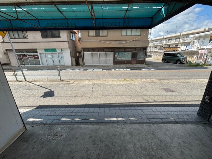 物件内観写真7　(室内からの展望)